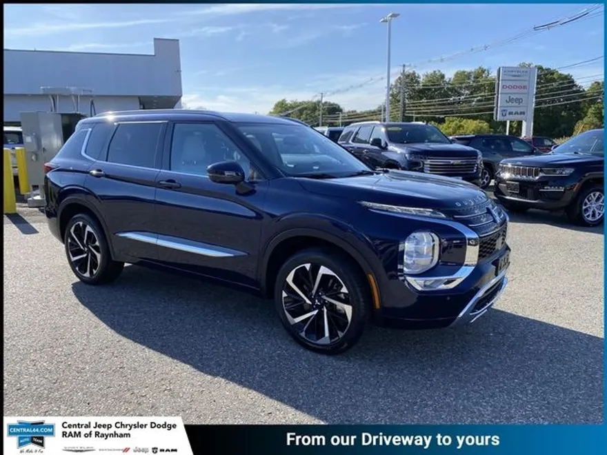 2022 Mitsubishi Outlander SEL photo 1