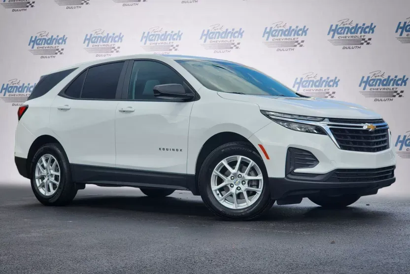 2023 Chevrolet Equinox LS photo 1