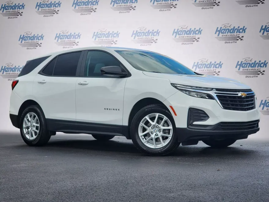 2023 Chevrolet Equinox LS photo 1