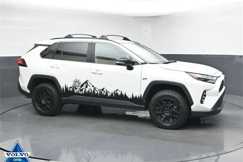 2022 Toyota RAV4 XLE photo 1