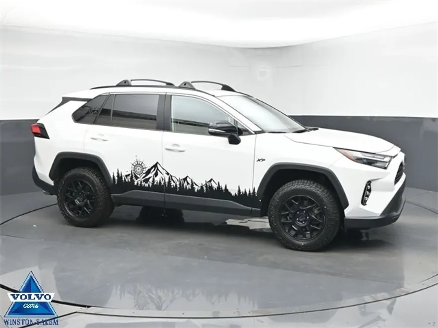 2022 Toyota RAV4 XLE photo 1