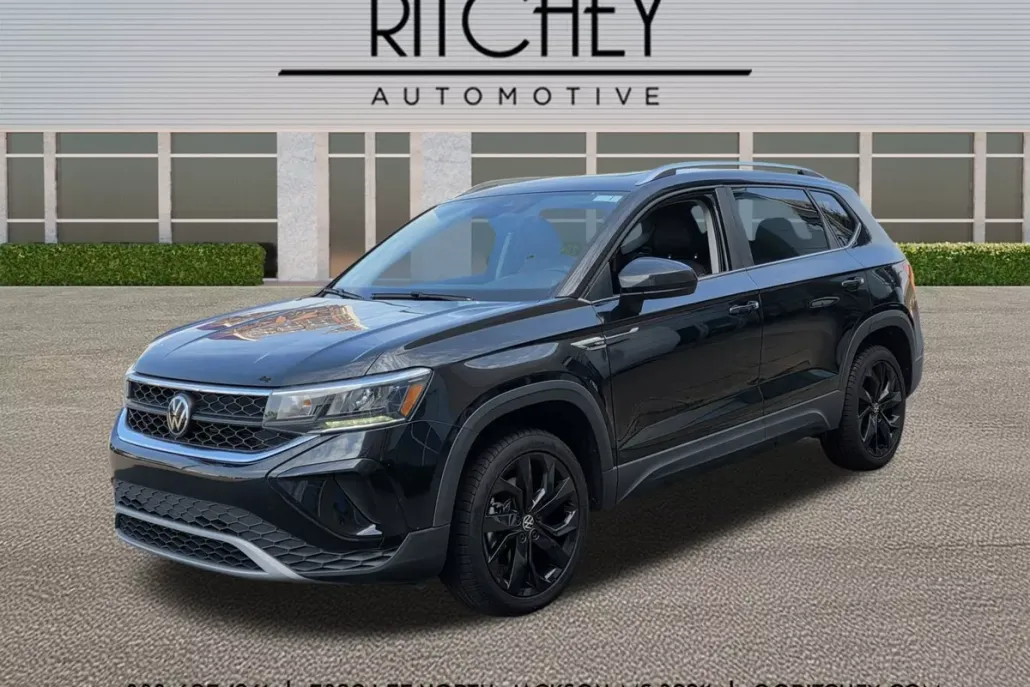 2023 Volkswagen Taos SE photo 1