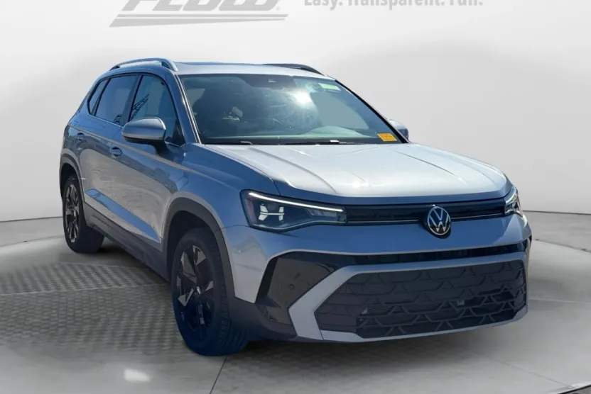 2025 Volkswagen Taos SE photo 1