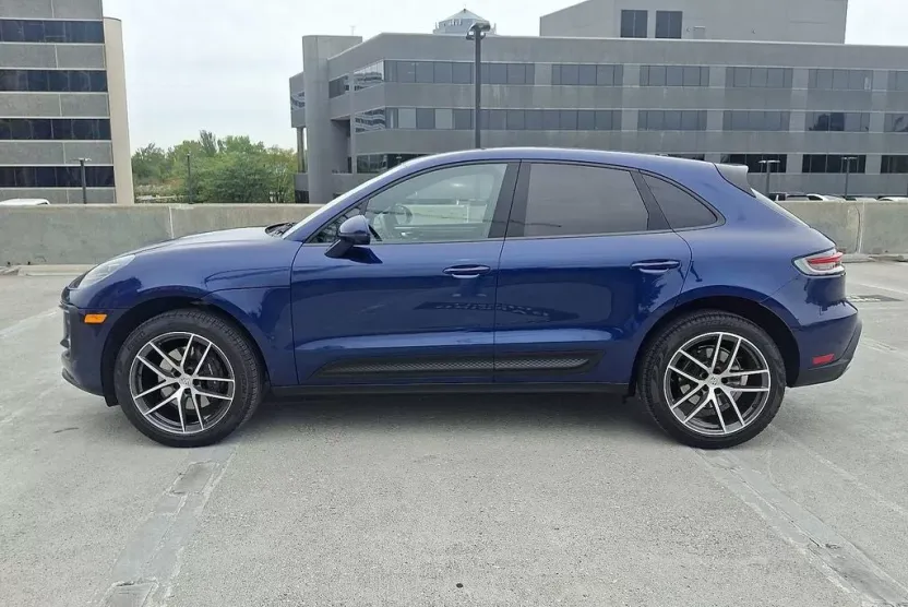 2025 Porsche Macan Base photo 1