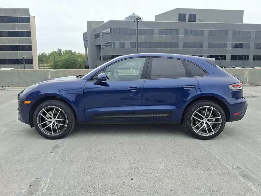 2025 Porsche Macan Base photo 1