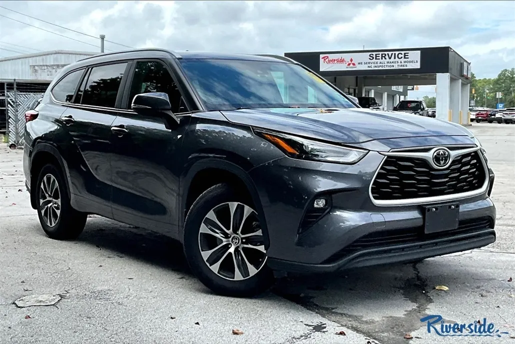 2023 Toyota Highlander XLE photo 1