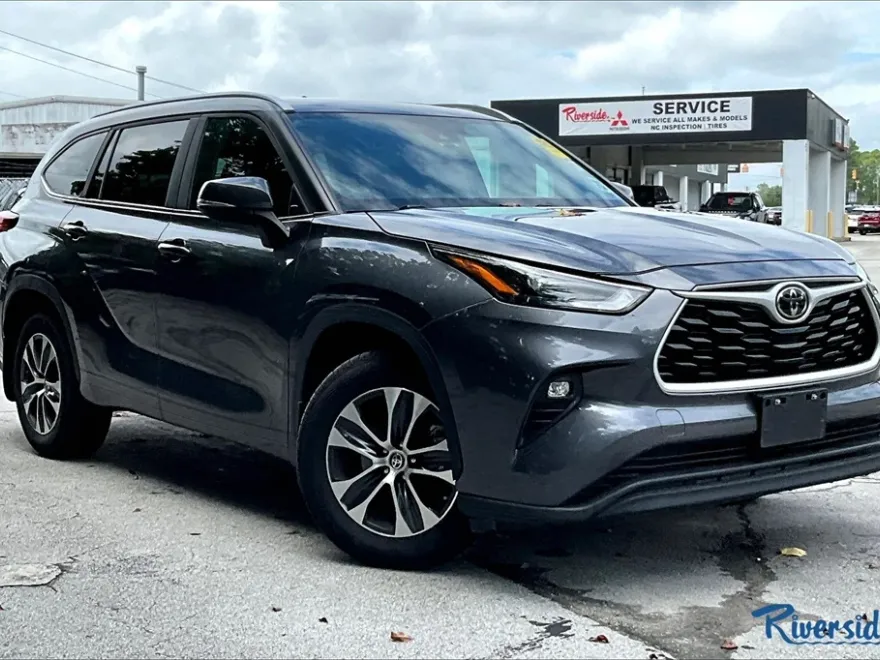 2023 Toyota Highlander XLE photo 1