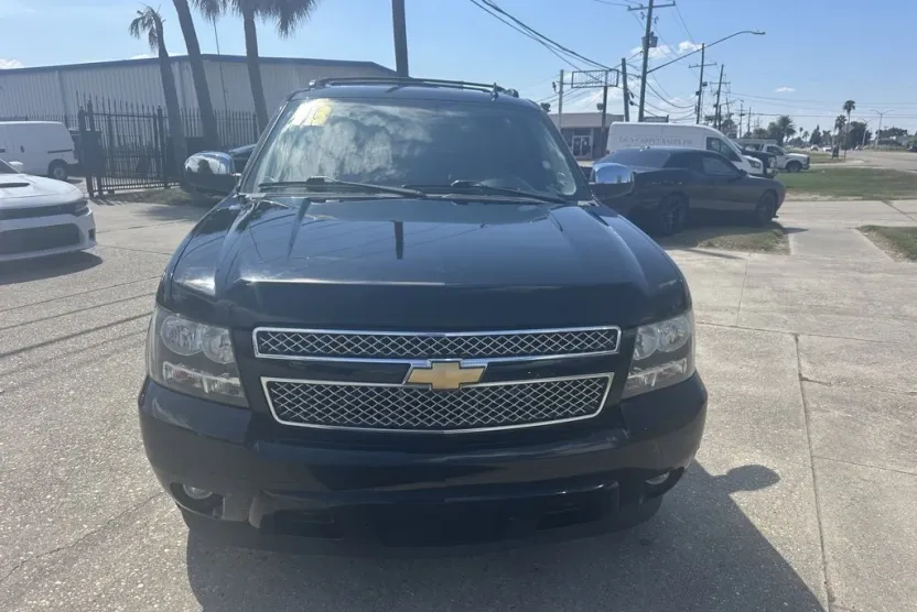 2013 Chevrolet Avalanche LTZ photo 1