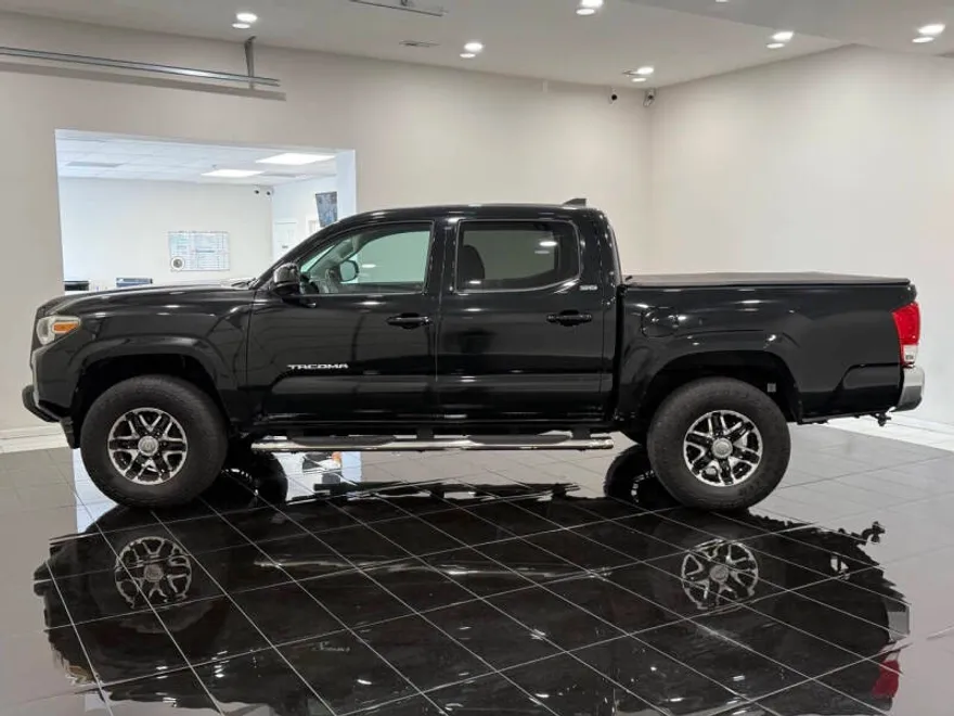 2016 Toyota Tacoma SR5 photo 1