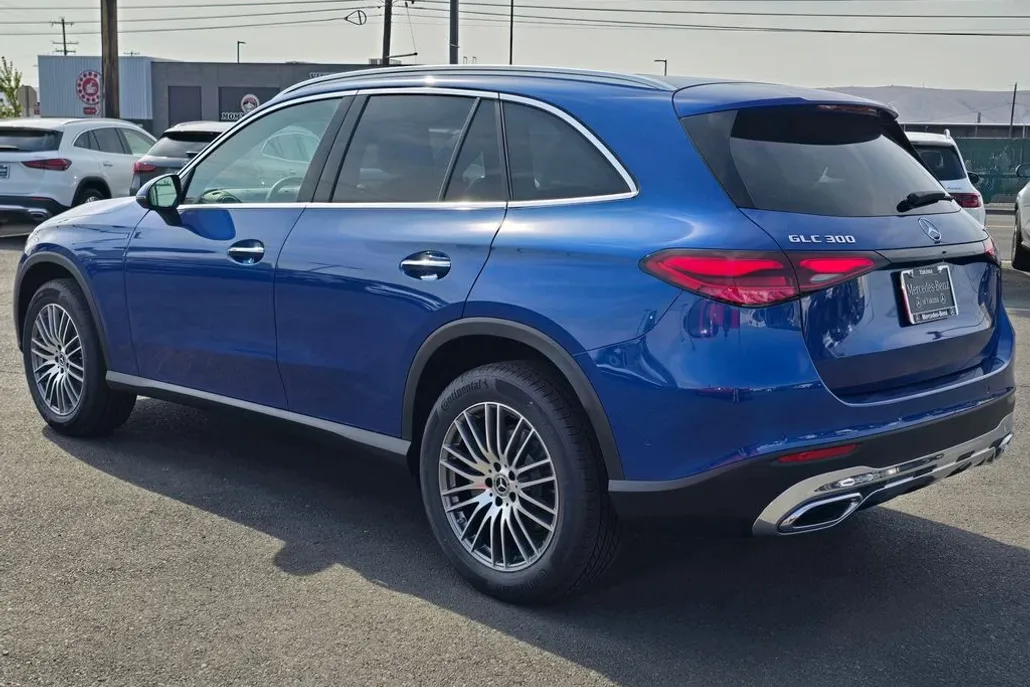 2026 Mercedes Benz GLC 300 4MATIC photo 1