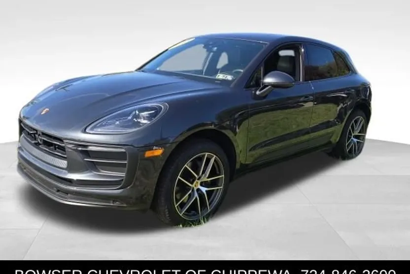 2023 Porsche Macan T photo 1