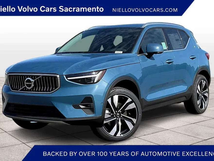 2025 Volvo XC40 photo 1