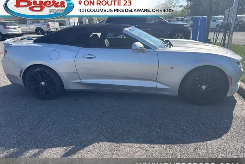 2017 Chevrolet Camaro 1LT photo 1