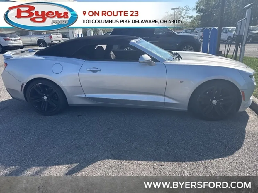 2017 Chevrolet Camaro 1LT photo 1