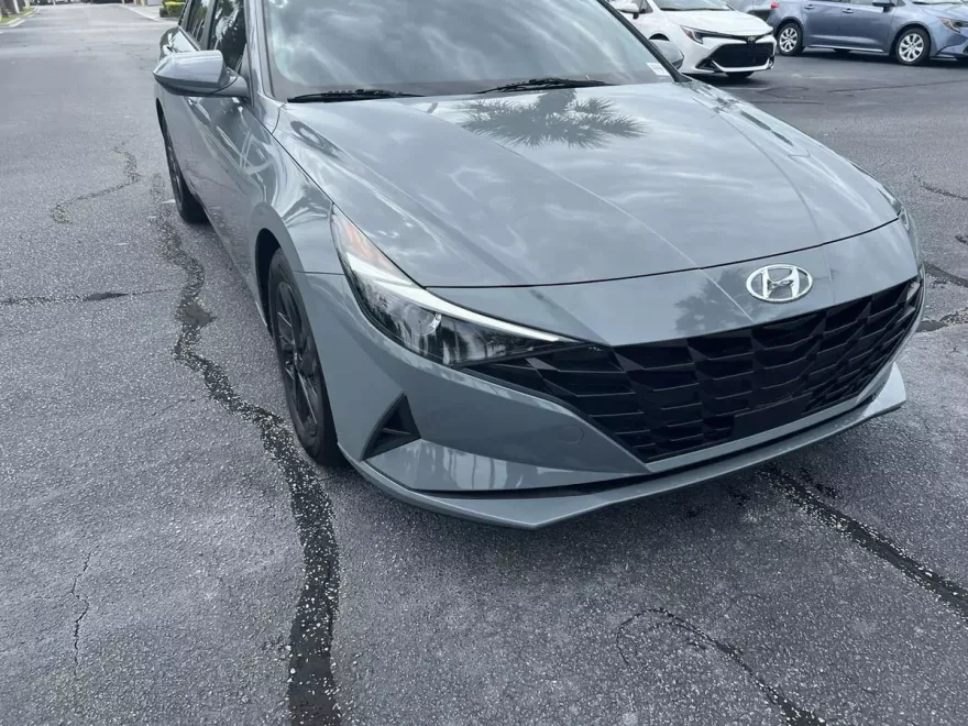 2022 Hyundai Elantra SEL Convenience photo 1