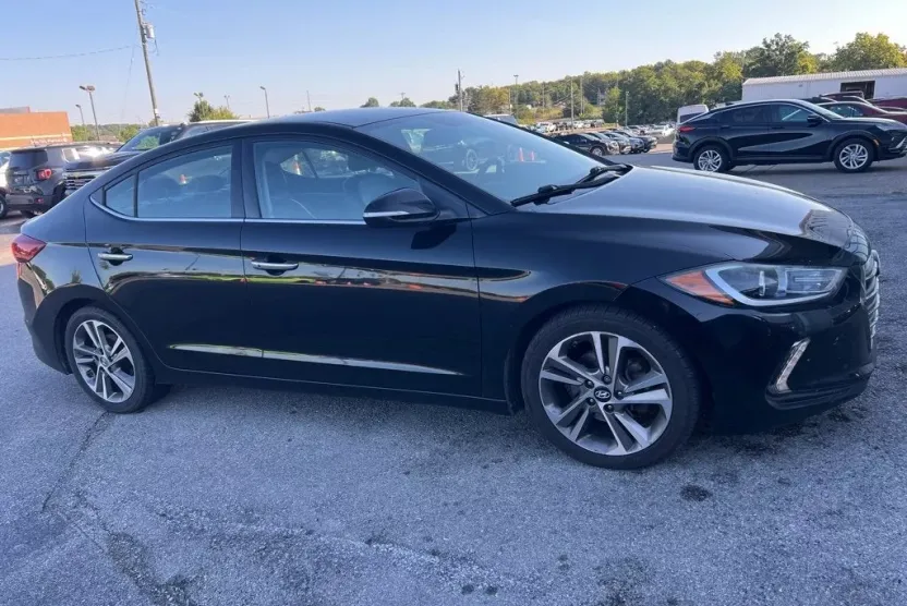 2017 Hyundai Elantra Limited photo 1