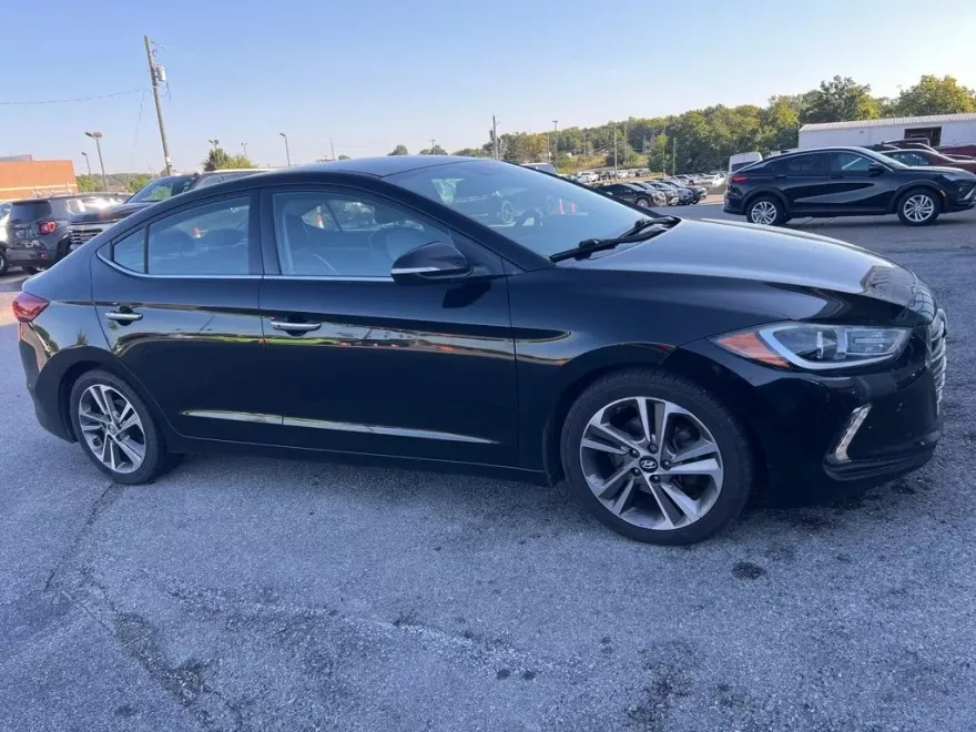 2017 Hyundai Elantra Limited photo 1