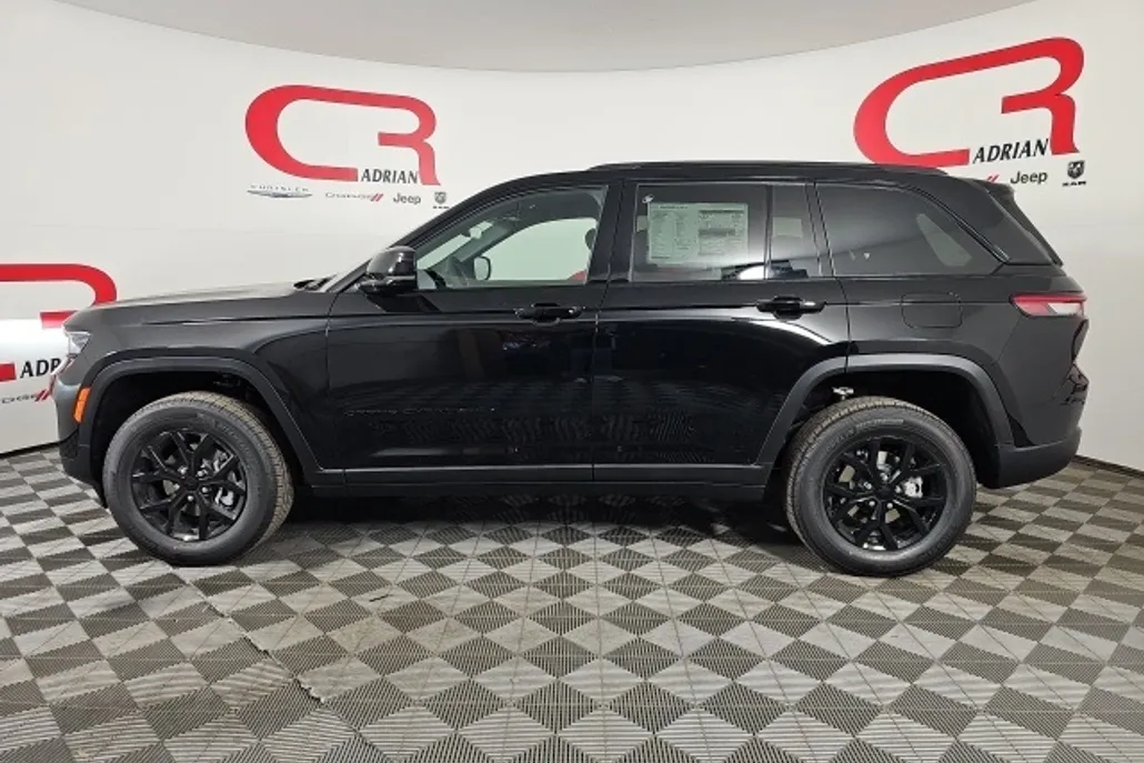 2025 Jeep Grand Cherokee Altitude photo 1