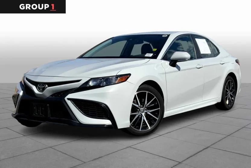 2023 Toyota Camry SE photo 1