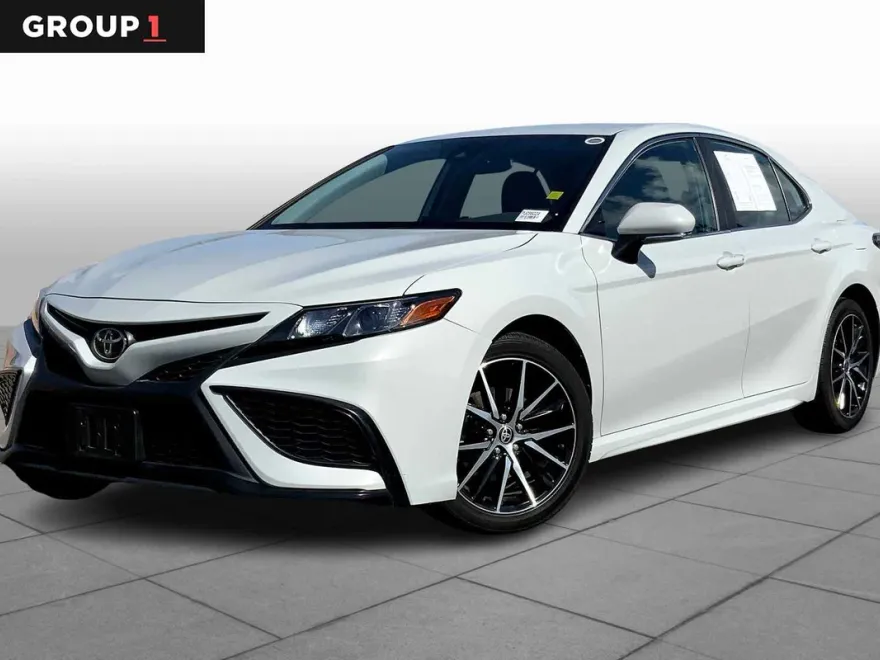2023 Toyota Camry SE photo 1