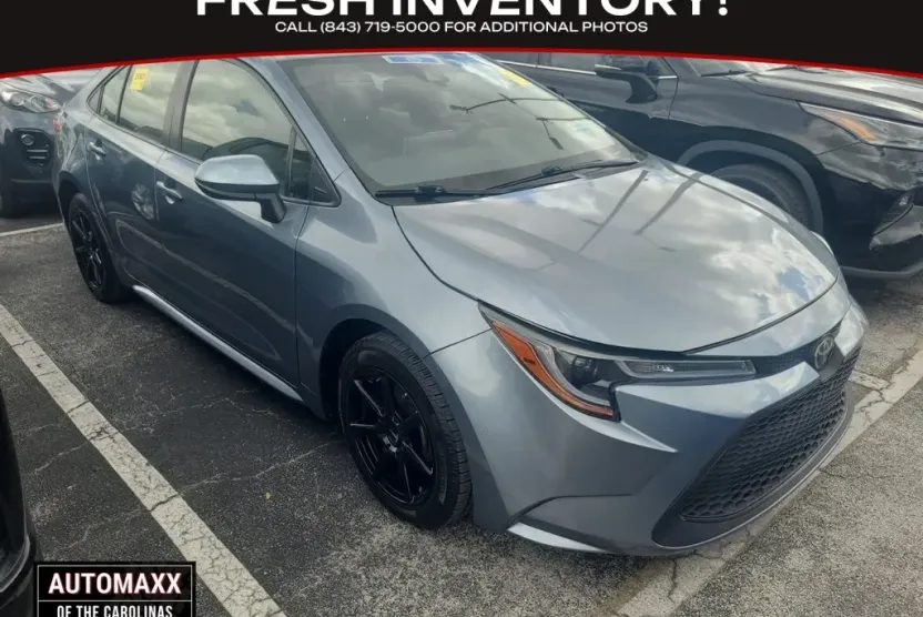 2021 Toyota Corolla LE photo 1
