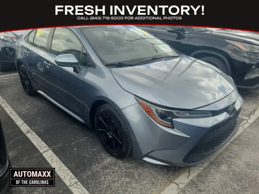 2021 Toyota Corolla LE photo 1