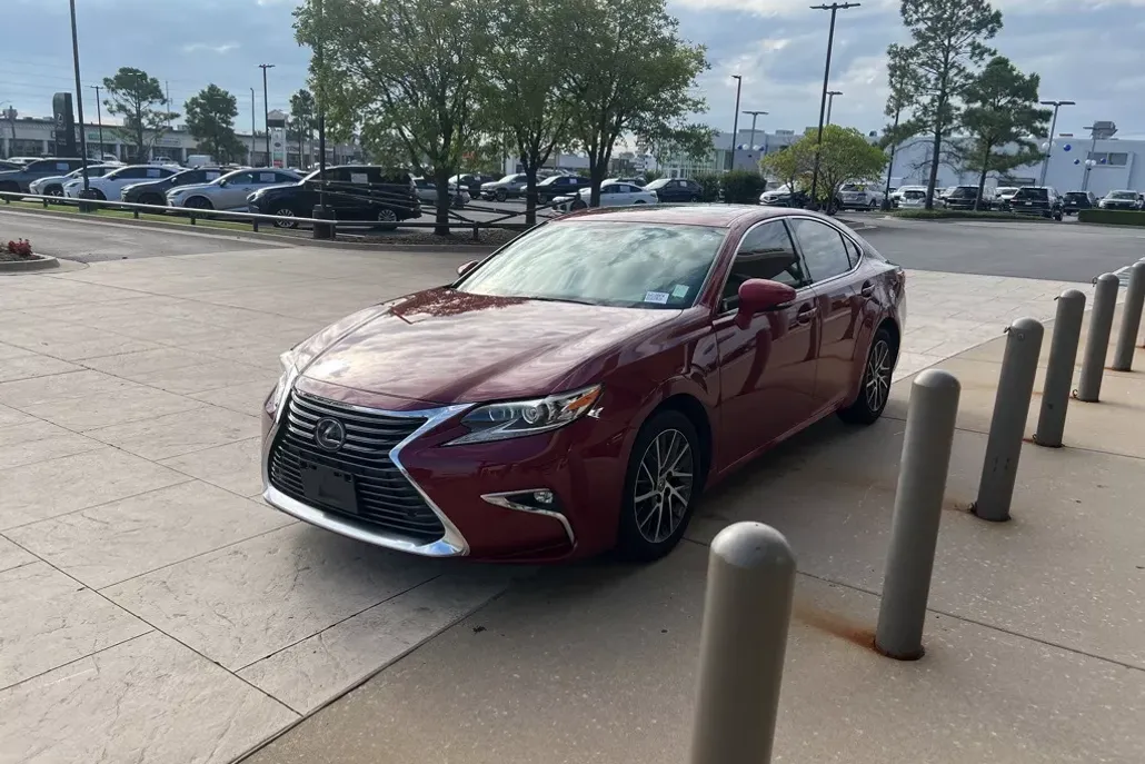 2017 Lexus ES 350 photo 1