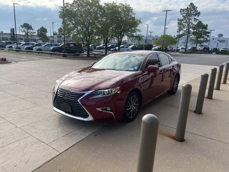 2017 Lexus ES 350 photo 1