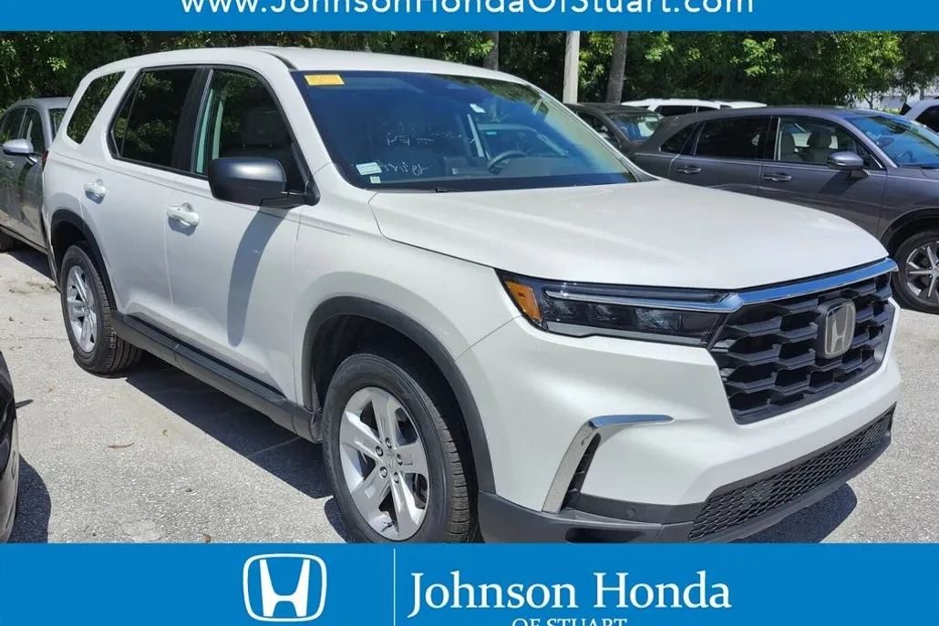 2023 Honda Pilot LX photo 1