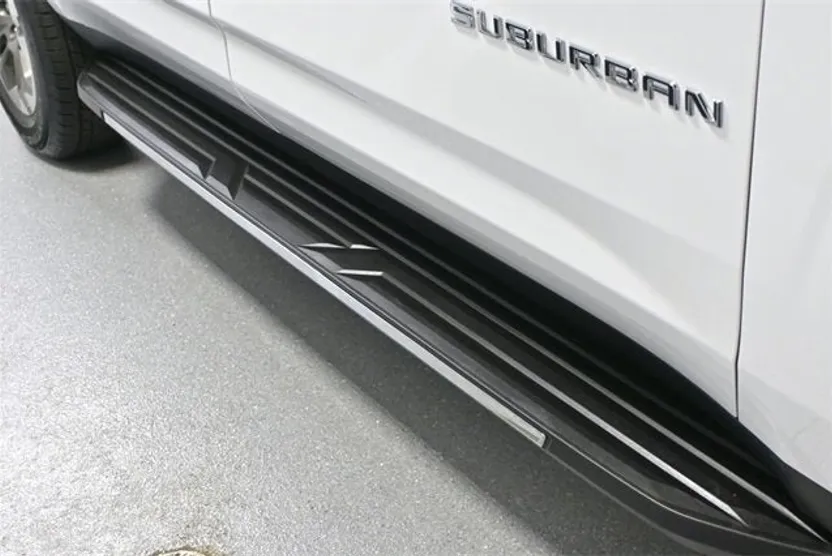 2025 Chevrolet Suburban LT photo 1