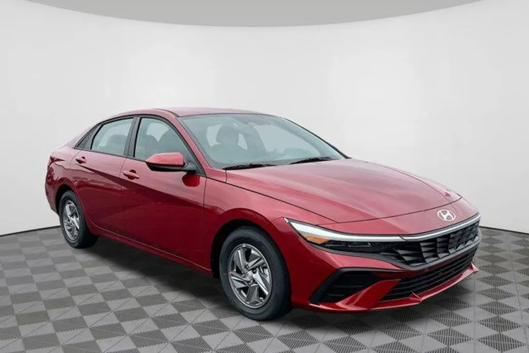 2025 Hyundai Elantra SE photo 1