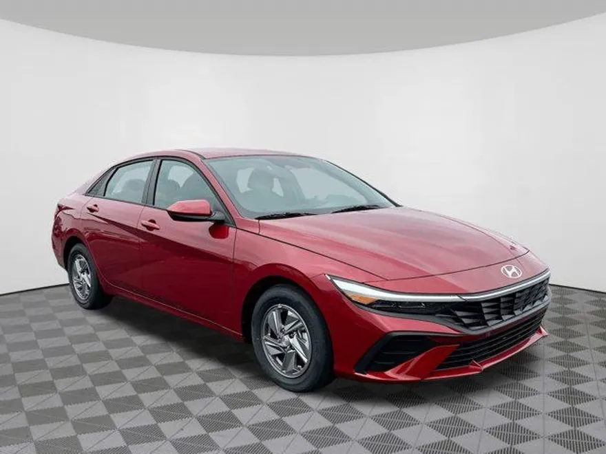 2025 Hyundai Elantra SE photo 1