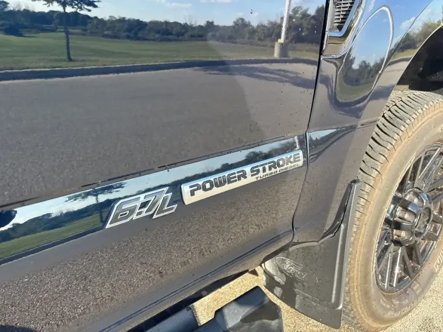 2022 Ford F-350 Lariat photo 1