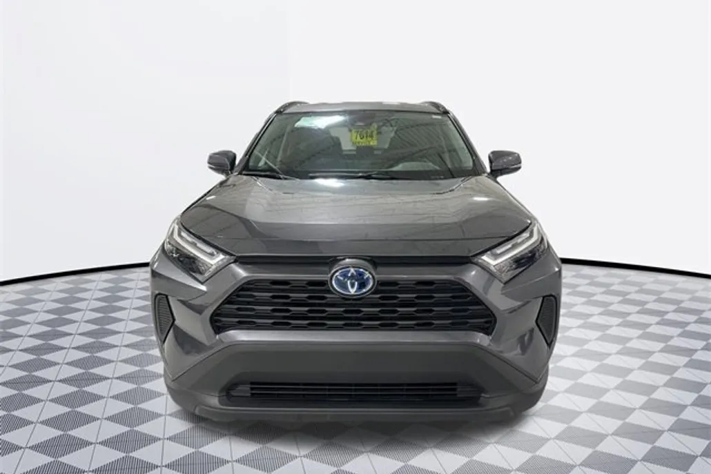 2024 Toyota RAV4 Hybrid XLE photo 1