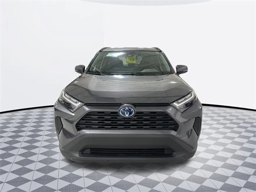 2024 Toyota RAV4 Hybrid XLE photo 1