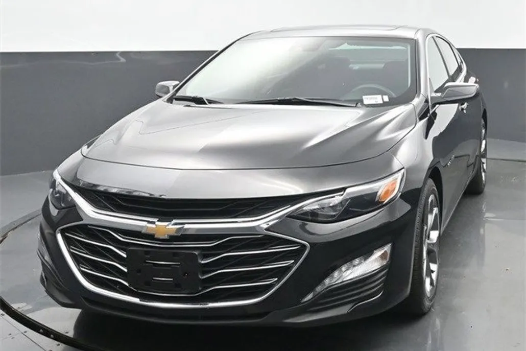 2024 Chevrolet Malibu 1LT photo 1