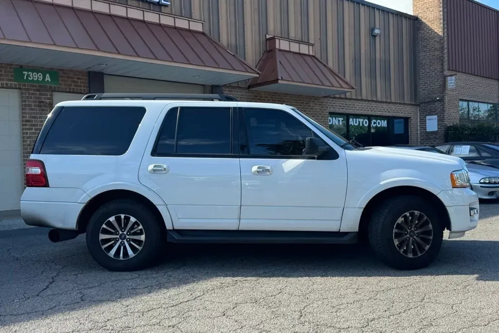 2017 Ford Expedition XLT photo 1