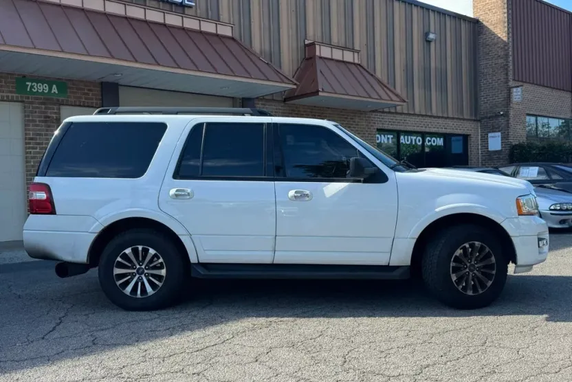 2017 Ford Expedition XLT photo 1