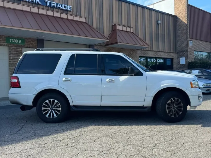 2017 Ford Expedition XLT photo 1