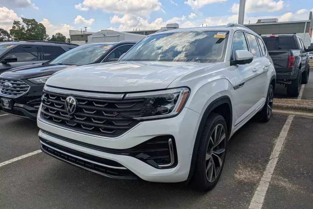 2024 Volkswagen Atlas SEL Premium R-Line photo 1