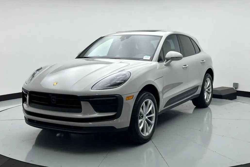 2025 Porsche Macan Base photo 1