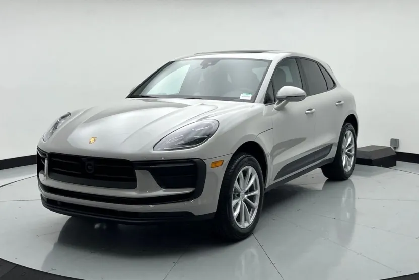 2025 Porsche Macan Base photo 1