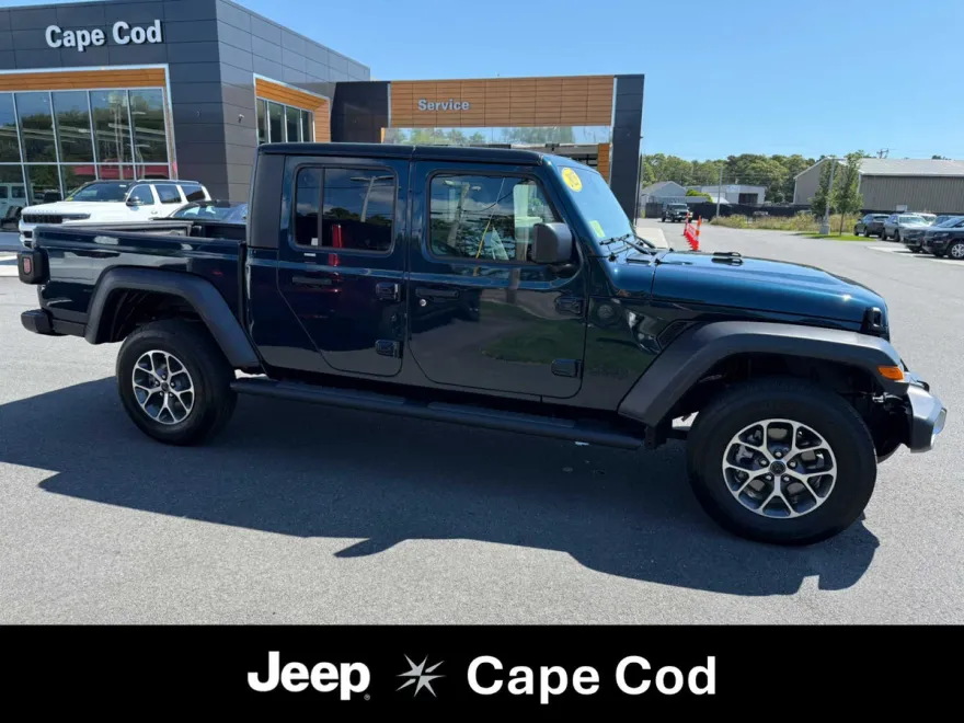 2025 Jeep Gladiator Sport S photo 1