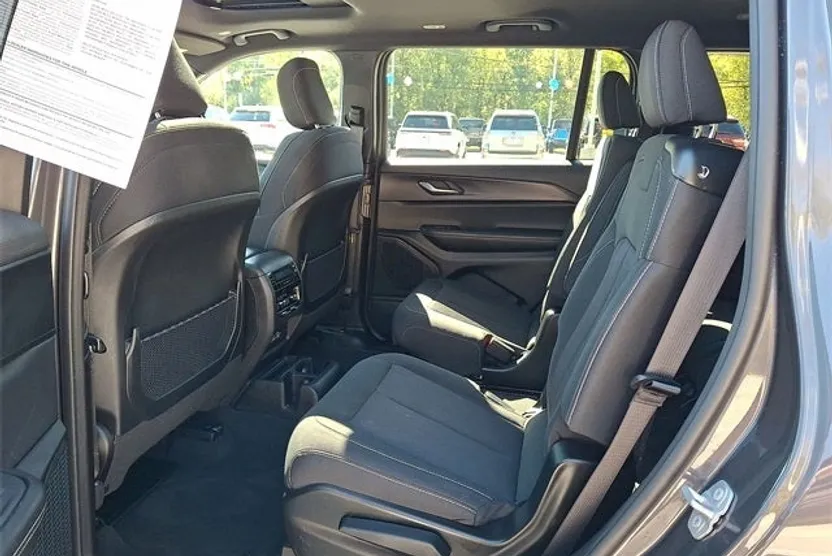 2024 Jeep Grand Cherokee Laredo X photo 1