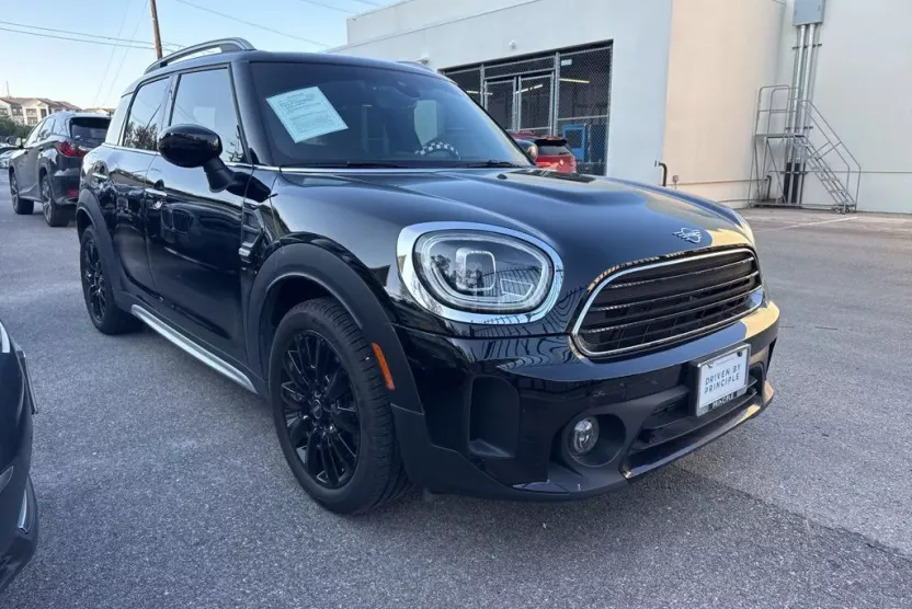 2021 Mini Countryman Oxford Edition photo 1