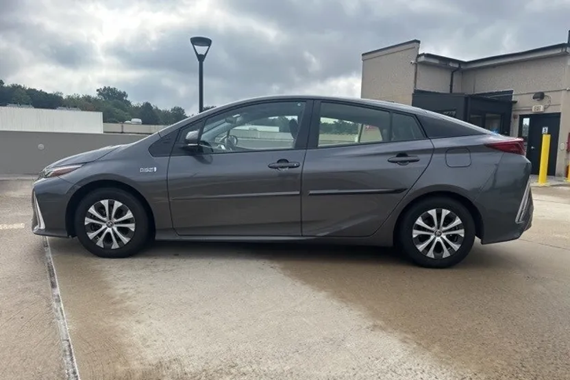2021 Toyota Prius Prime XLE photo 1