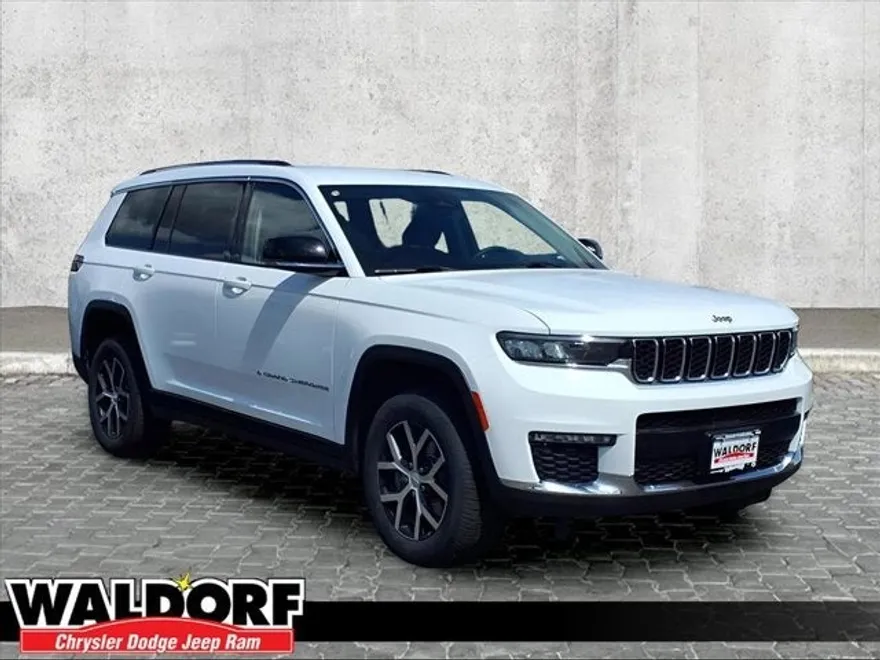 2023 Jeep Grand Cherokee Limited photo 1