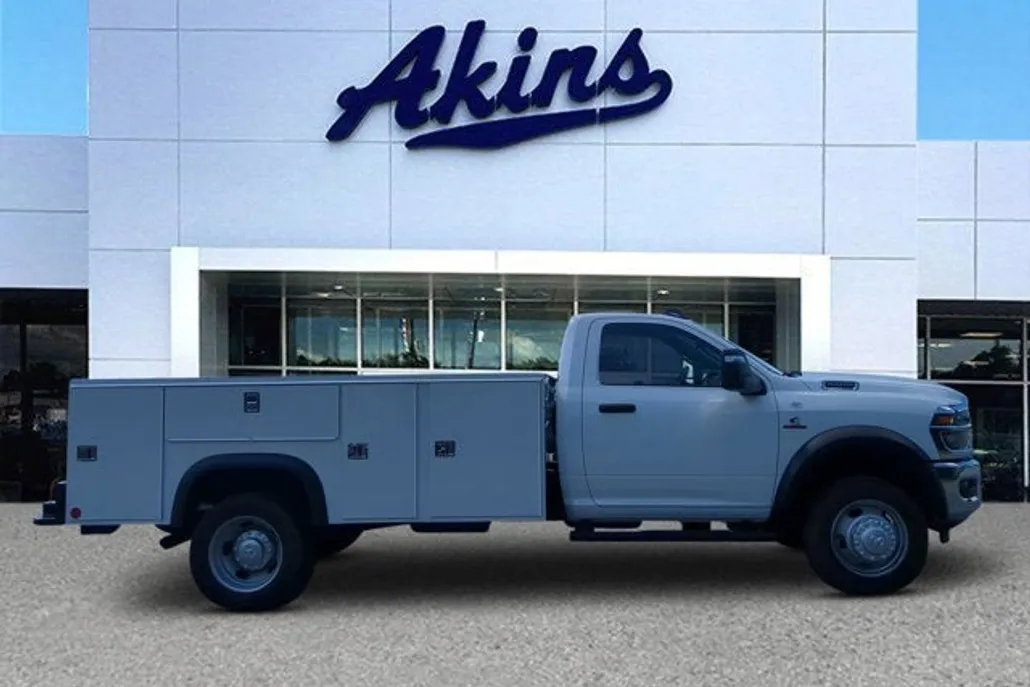 2025 Ram 5500 photo 1