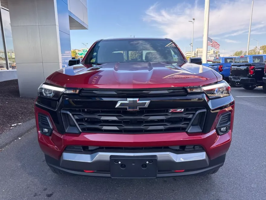 2025 Chevrolet Colorado Z71 photo 1