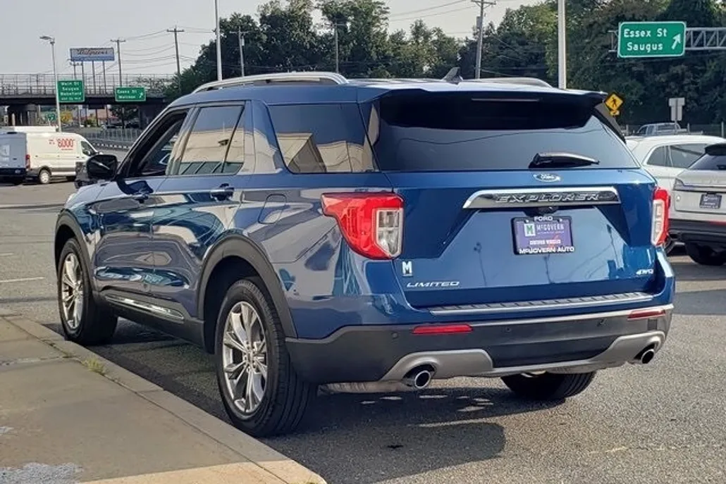 2022 Ford Explorer Limited photo 1